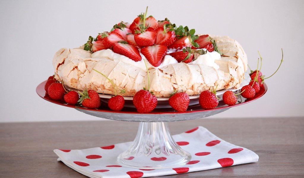 Обои клубника, ягоды, выпечка, пирог, strawberry, berries, cakes, pie разрешение 2048x1292 Загрузить