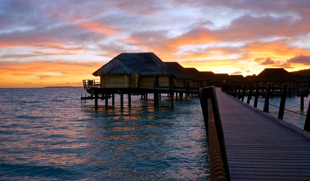 Обои небо, вечер, море, бунгало, бора-бора, the sky, the evening, sea, bungalow, bora bora разрешение 3840x2160 Загрузить