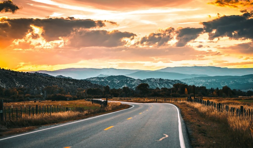 Обои дорога, вечер, горы, природа, закат, road, the evening, mountains, nature, sunset разрешение 2048x1365 Загрузить