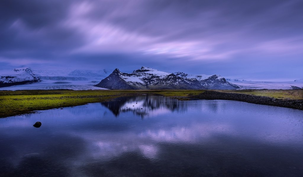 Обои озеро, горы, снег, отражение, сумерки, исландия, lake, mountains, snow, reflection, twilight, iceland разрешение 2048x1367 Загрузить