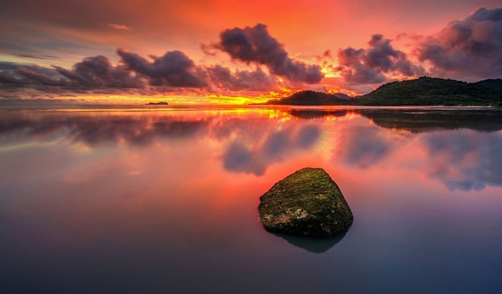 Обои небо, облака, озеро, закат, отражение, каньон, камень, the sky, clouds, lake, sunset, reflection, canyon, stone разрешение 1920x1080 Загрузить