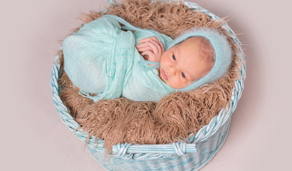 Обои мальчик, малыш, младенец, шапочка, мех, корзинка, кокон, boy, baby, cap, fur, basket, cocoon разрешение 5000x3568 Загрузить