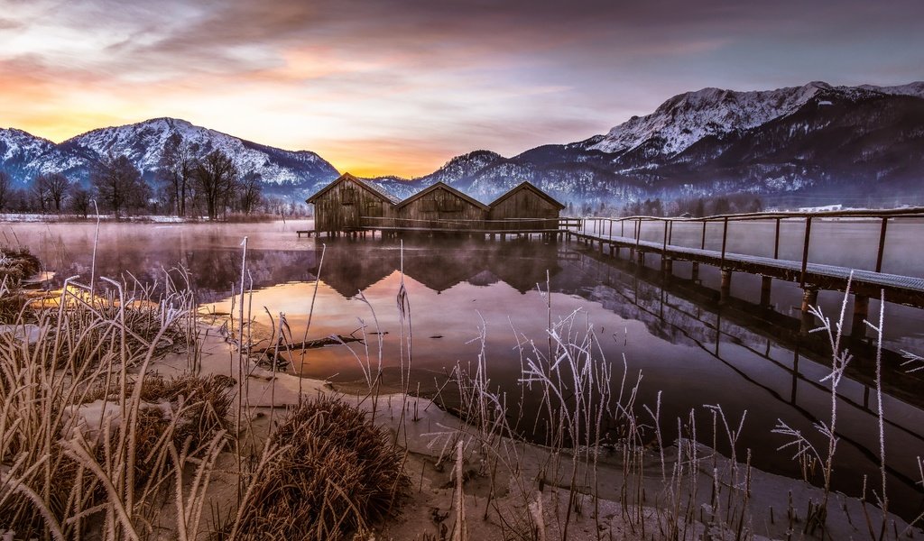 Обои озеро, горы, снег, туман, мост, домики, пирс, баварии, lake, mountains, snow, fog, bridge, houses, pierce, bavaria разрешение 4096x2304 Загрузить