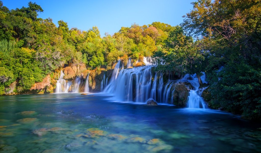 Обои деревья, река, лес, водопад, осень, хорватия, каскад, krka national park, trees, river, forest, waterfall, autumn, croatia, cascade разрешение 2047x1326 Загрузить