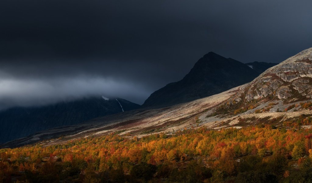 Обои деревья, горы, природа, осень, горный массив, trees, mountains, nature, autumn, mountain range разрешение 3840x2160 Загрузить