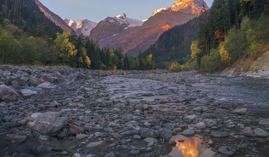 Обои река, кавказ, горы, природа, камни, пейзаж, утро, леса, владимир рябков, river, the caucasus, mountains, nature, stones, landscape, morning, forest, vladimir ryabkov разрешение 2400x2194 Загрузить