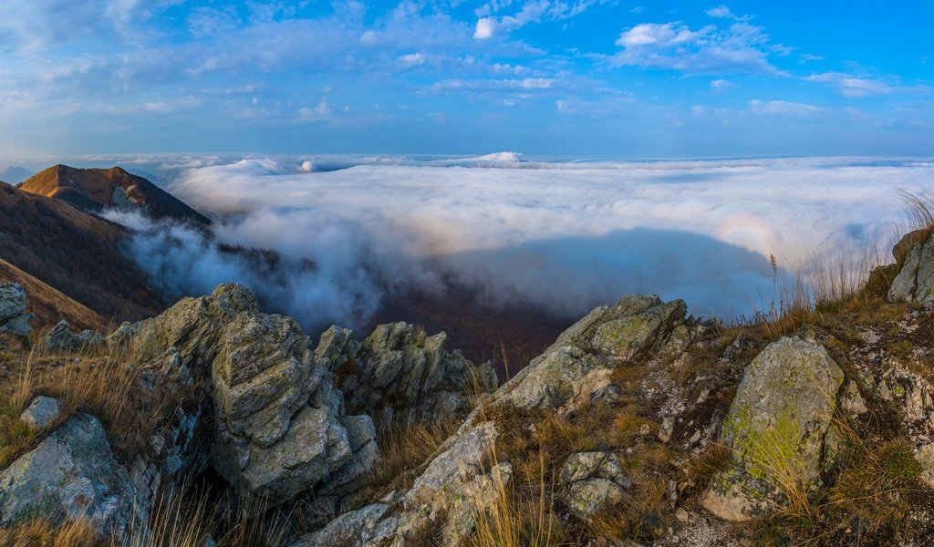 Обои облака, горы, природа, камни, пейзаж, кавказ, clouds, mountains, nature, stones, landscape, the caucasus разрешение 2048x1249 Загрузить