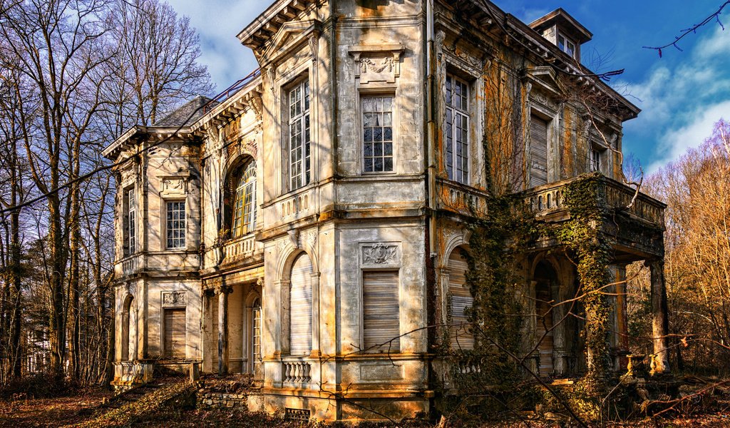 Обои лес, замок, вилла, старый дом, древний, заброшенный, forest, castle, villa, old house, ancient, abandoned разрешение 2112x1188 Загрузить