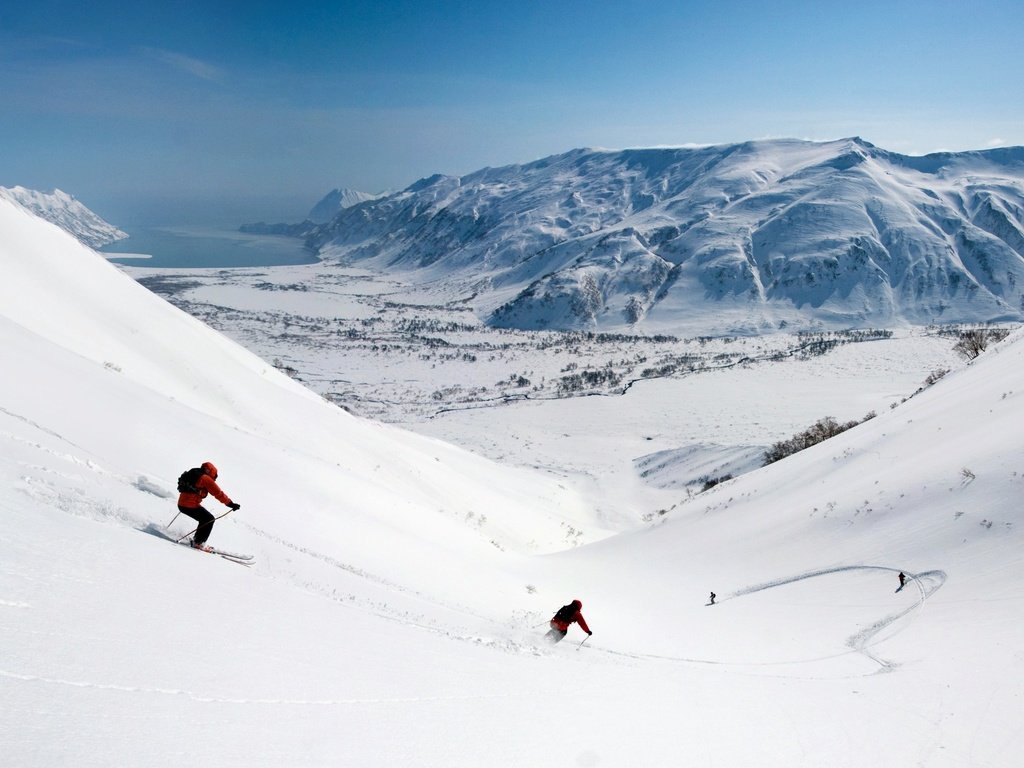 Обои горы, снег, спуск, скорость, долина, лыжи, mountains, snow, the descent, speed, valley, ski разрешение 2560x1600 Загрузить