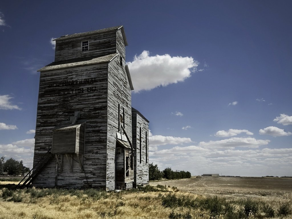 Обои облака, поле, здание, амбар, clouds, field, the building, the barn разрешение 2560x1600 Загрузить