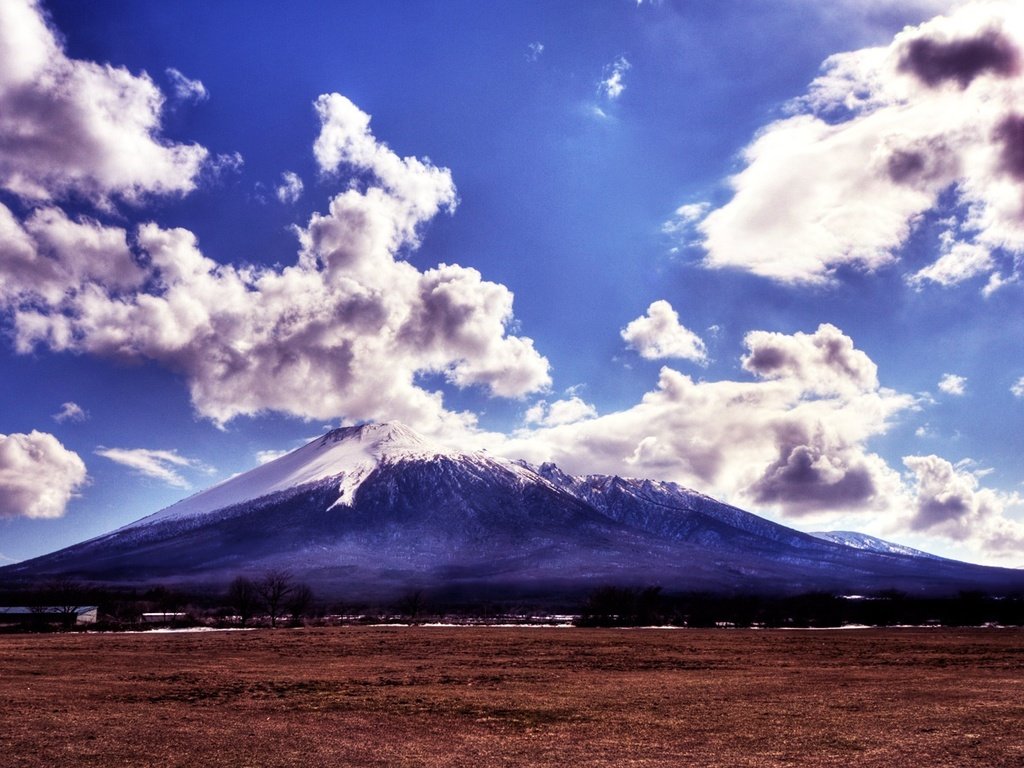 Обои небо, пейзажи, трава, гора, облака, горы, природа, пейзаж, утро, поле, the sky, landscapes, grass, mountain, clouds, mountains, nature, landscape, morning, field разрешение 1920x1200 Загрузить