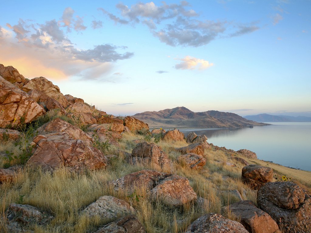 Обои небо, вода, озеро, камни, берег, юта, the sky, water, lake, stones, shore, utah разрешение 2560x1600 Загрузить