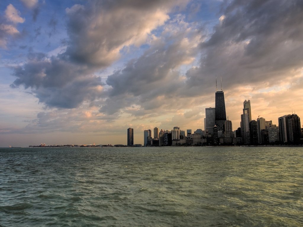 Обои облака, вода, небоскребы, чикаго, clouds, water, skyscrapers, chicago разрешение 1920x1200 Загрузить