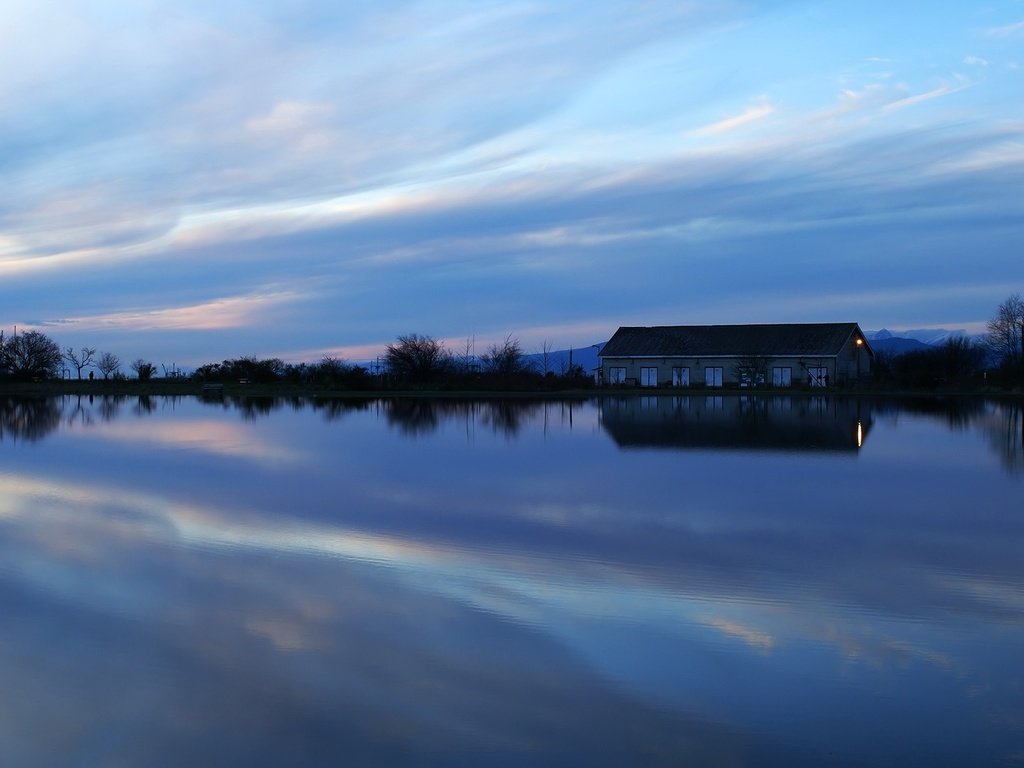Обои вечер, озеро, отражение, здание, the evening, lake, reflection, the building разрешение 1920x1200 Загрузить