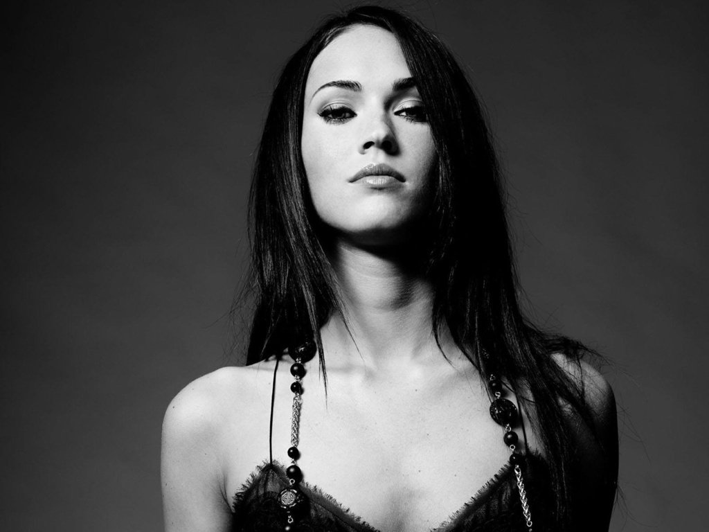 Обои черно-белая, меган фокс, бижутерия, black and white, megan fox, jewelry разрешение 1920x1200 Загрузить