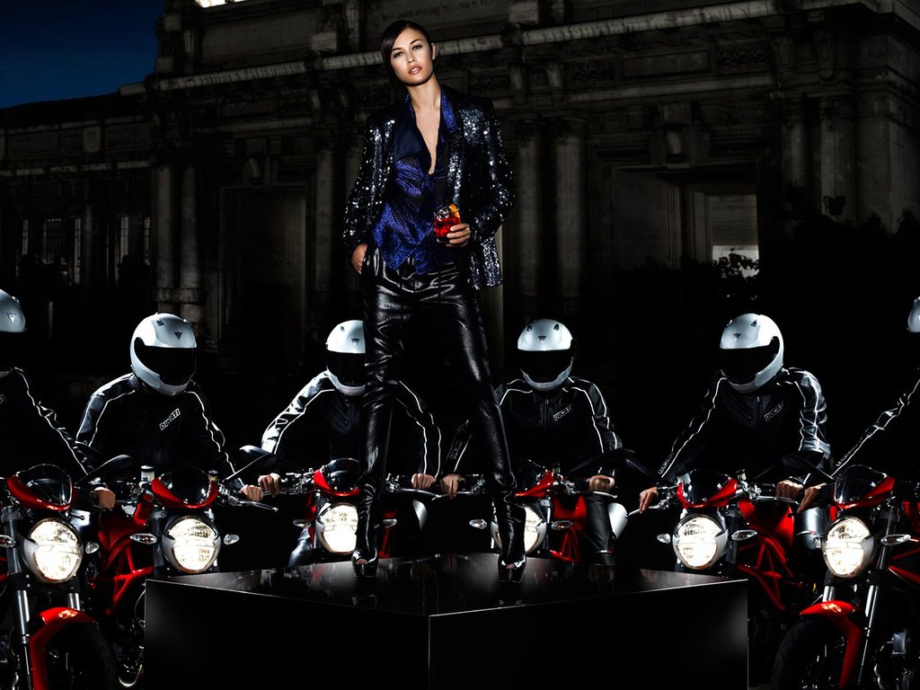 Обои ольга куреленко, campari calendar 2010, мотоциклы, olga kurylenko, motorcycles разрешение 1920x1200 Загрузить