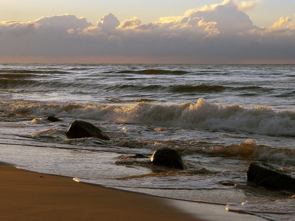 Обои небо, вода, камни, волны, закат, горизонт, брызги, прибой, the sky, water, stones, wave, sunset, horizon, squirt, surf разрешение 1920x1200 Загрузить