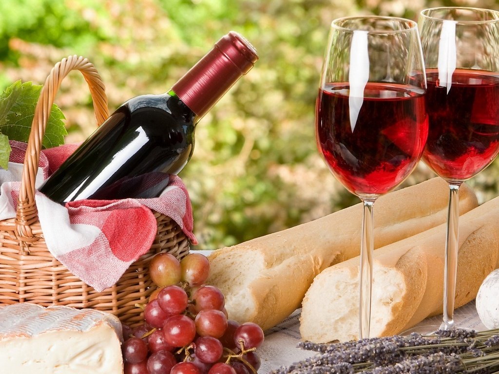 Обои виноград, сыр, хлеб, вино, франция, бокалы, пикник, grapes, cheese, bread, wine, france, glasses, picnic разрешение 1920x1200 Загрузить