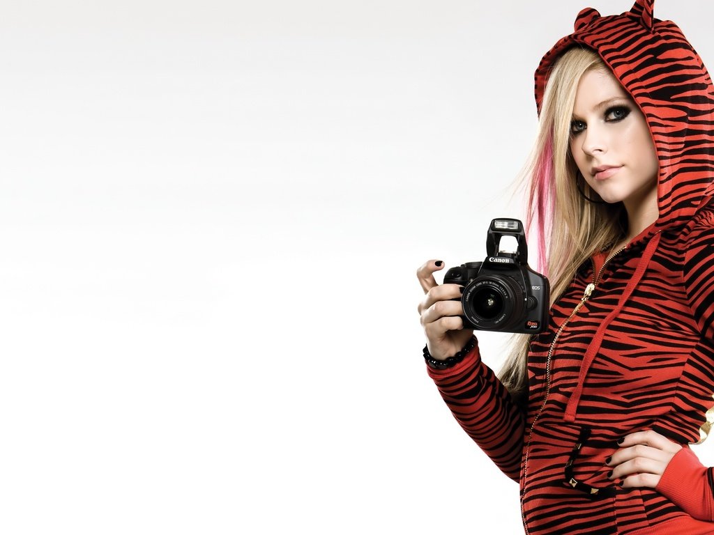 Обои обои, фон, фотоаппарат, певица, аврил лавин, полосатый, wallpaper, background, the camera, singer, avril lavigne, striped разрешение 1920x1200 Загрузить