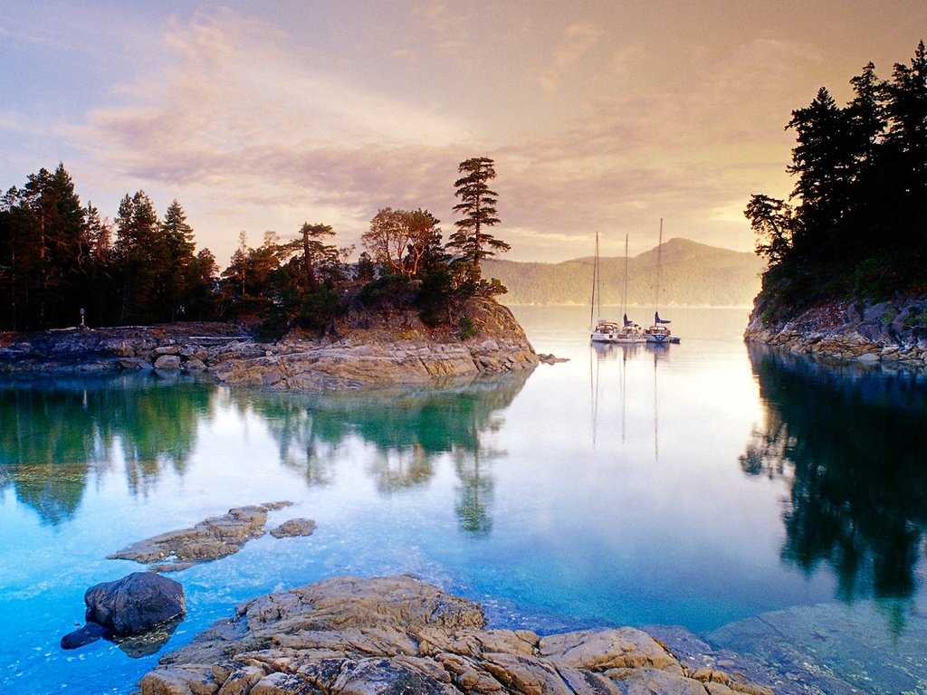 Обои яхты на горном озере, boats on mountain lake разрешение 1920x1080 Загрузить