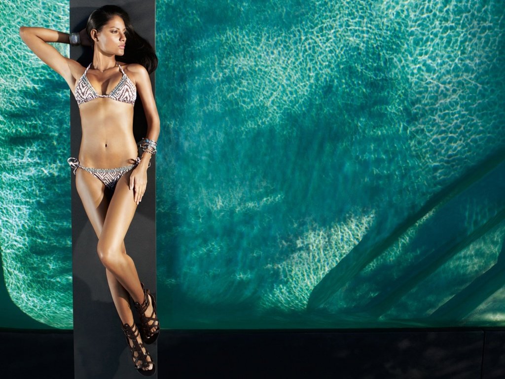 Обои девушка, модель, бассейн, купальник, эмануэла де паула, girl, model, pool, swimsuit, emanuela de paula разрешение 1920x1200 Загрузить