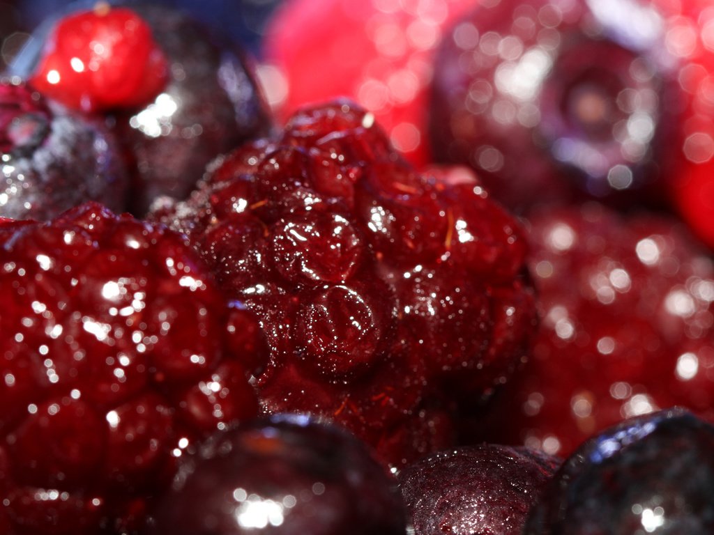 Обои макро, малина, ягоды, вишня, macro, raspberry, berries, cherry разрешение 1920x1200 Загрузить