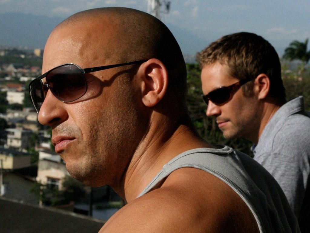 Обои город, очки, вин дизель, пол уокер, форсаж, the city, glasses, vin diesel, paul walker, the fast and the furious разрешение 1920x1200 Загрузить