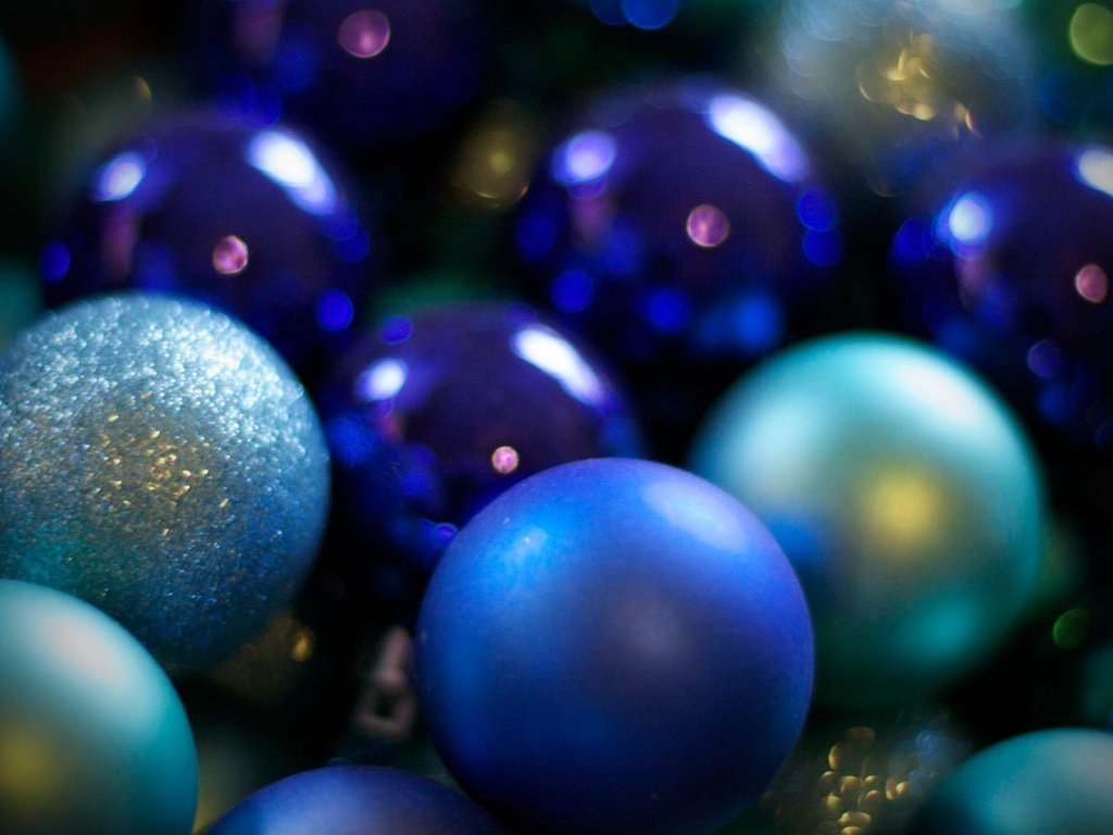 Обои новый год, зима, синий, голубой, блеск, елочные шары, new year, winter, blue, shine, christmas balls разрешение 1920x1200 Загрузить