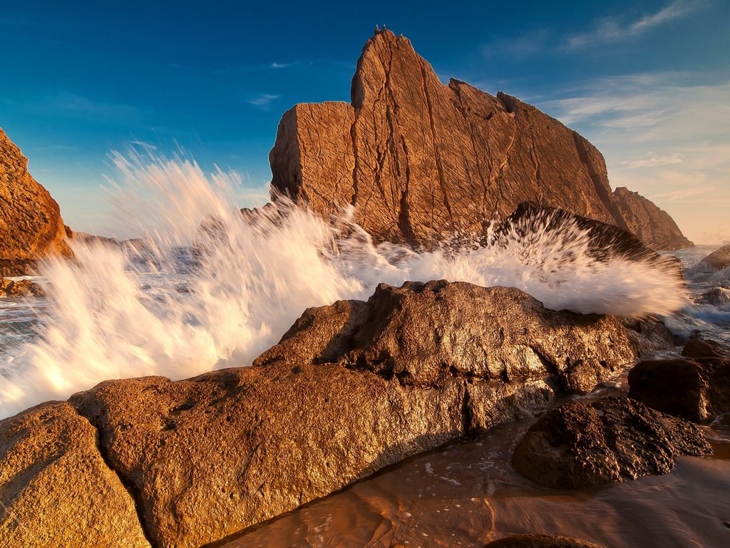 Обои скалы, камни, берег, море, волна, прибой, шторм, rocks, stones, shore, sea, wave, surf, storm разрешение 1920x1200 Загрузить