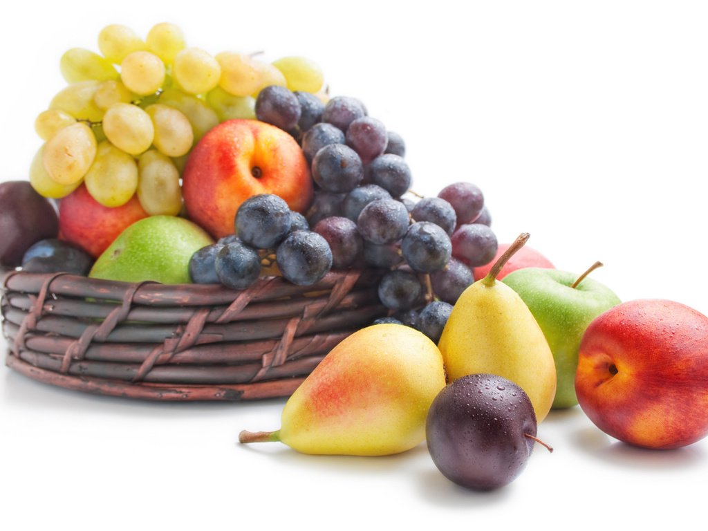 Обои виноград, фрукты, яблоки, корзинка, груши, сливы, нектарин, grapes, fruit, apples, basket, pear, plum, nectarine разрешение 2560x1600 Загрузить