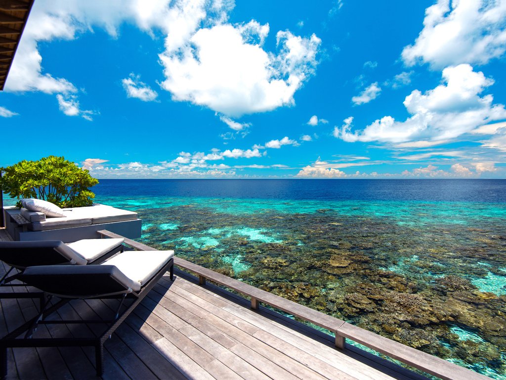Обои море, бунгало, лежаки, тропики, мальдивы, sea, bungalow, sunbeds, tropics, the maldives разрешение 7387x4951 Загрузить