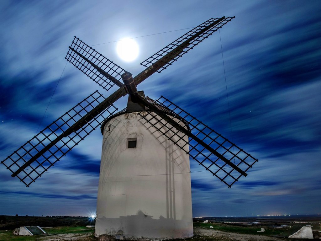 Обои ночь, тучи, луна, испания, ветряная мельница, night, clouds, the moon, spain, windmill разрешение 2600x1721 Загрузить