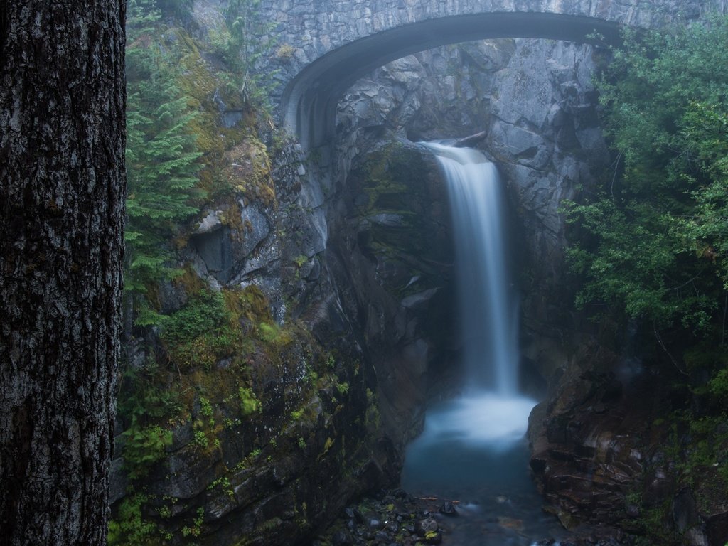 Обои водопад среди гор, the waterfall among the mountains разрешение 1920x1080 Загрузить