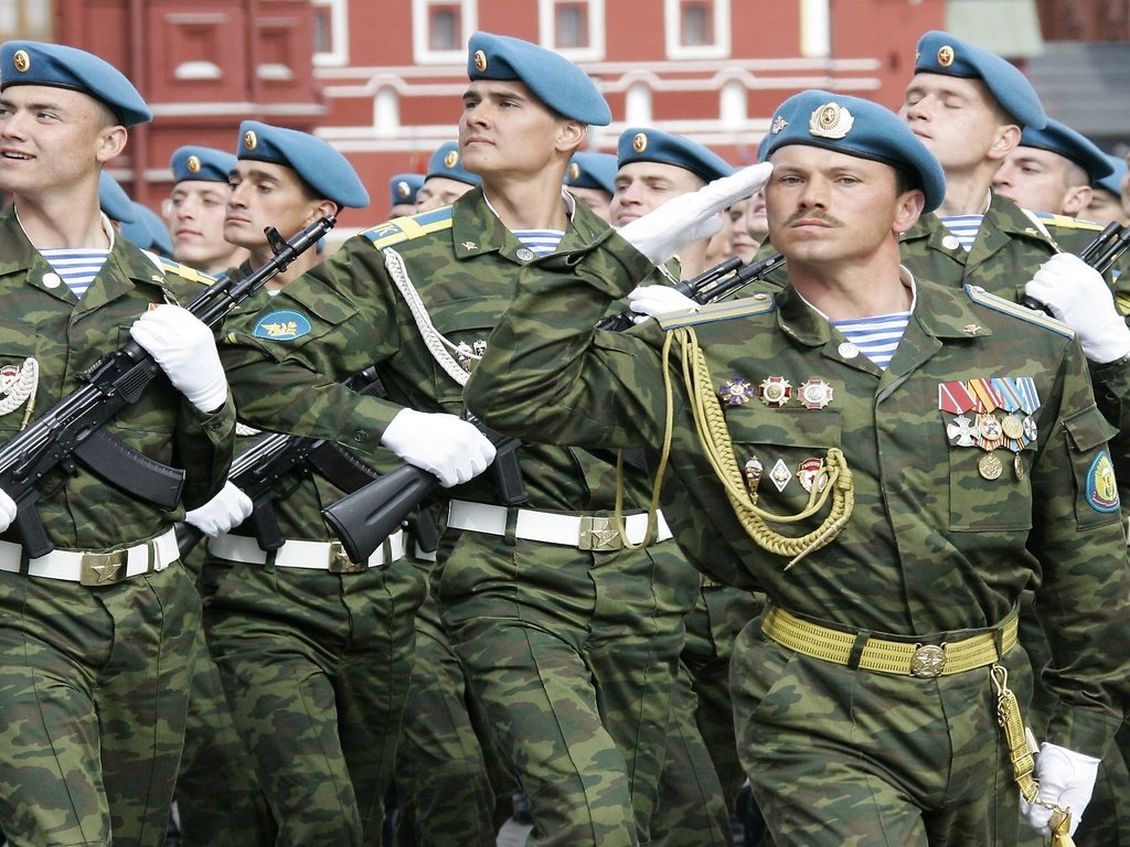 Обои россия, красная площадь, парад, вдв, день вдв, russia, red square, parade, airborne, day of airborne forces разрешение 2560x1440 Загрузить