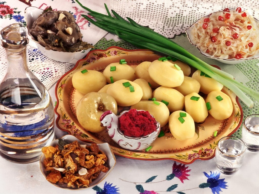 Обои грибы, лук, водка, скатерть, капуста, картофель, клюква, mushrooms, bow, vodka, tablecloth, cabbage, potatoes, cranberry разрешение 2200x1650 Загрузить