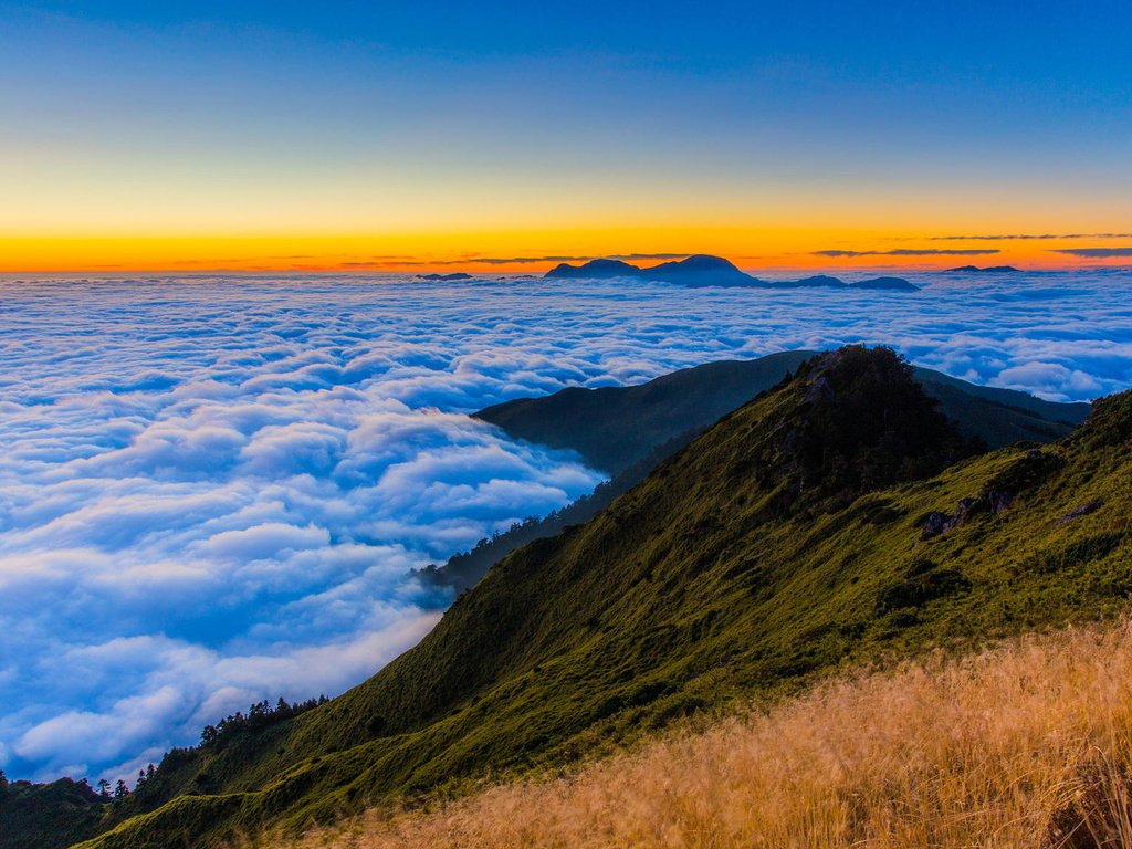 Обои небо, облака, горы, пейзаж, рассвет, красота, the sky, clouds, mountains, landscape, dawn, beauty разрешение 1920x1080 Загрузить