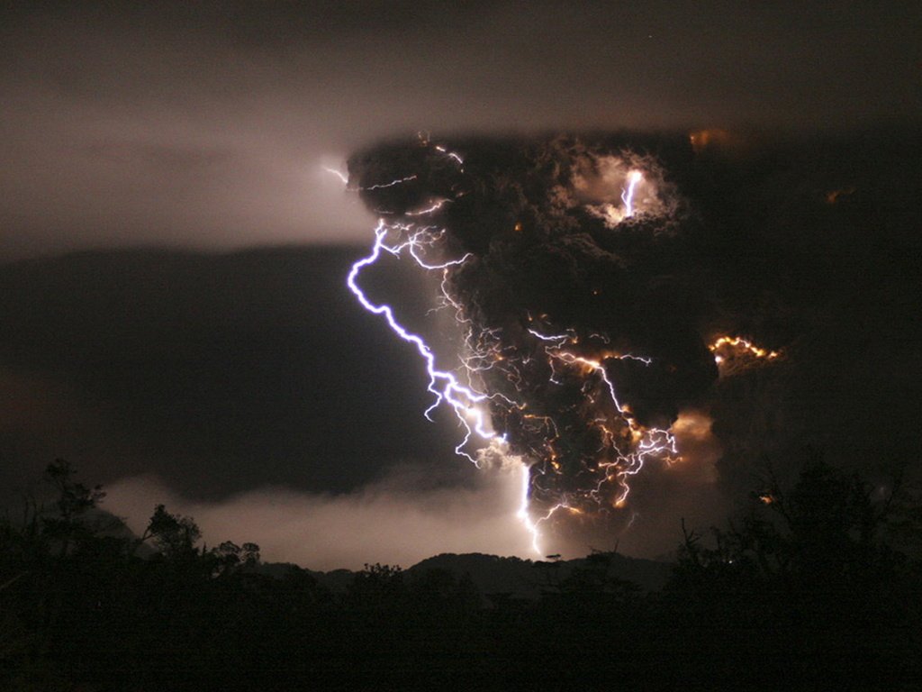 Обои ночь, молния, красота, извержение, чили, вулкан чайтен, night, lightning, beauty, the eruption, chile, the chaiten volcano разрешение 1920x1200 Загрузить