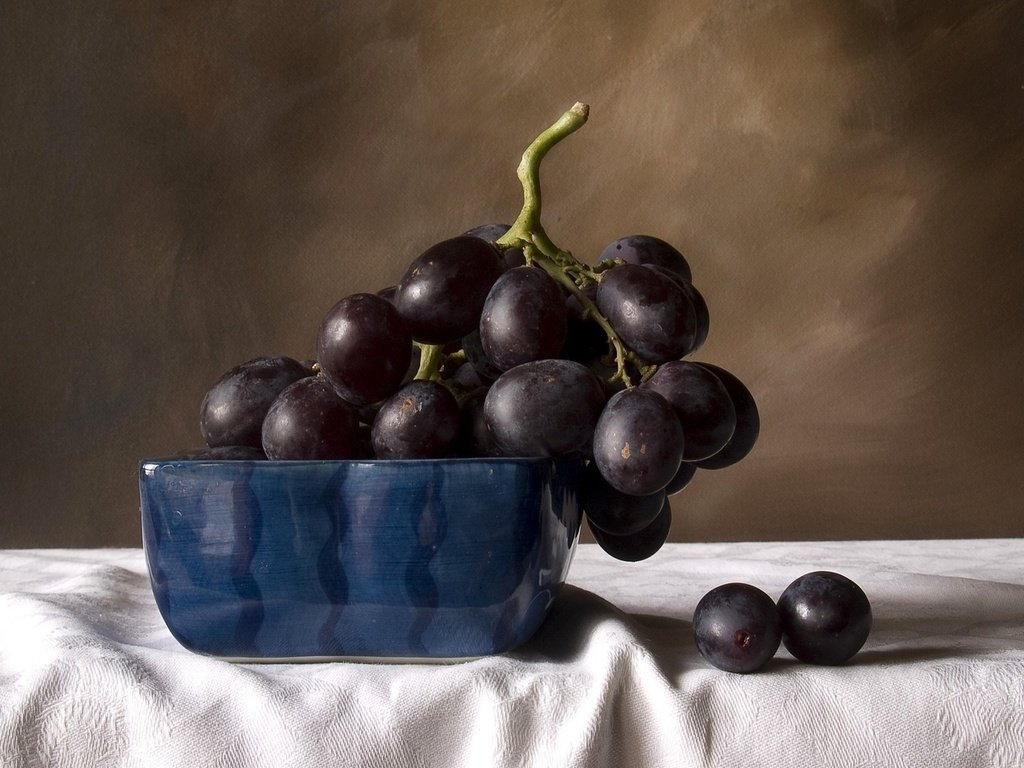 Обои виноград, фрукты, черный, натюрморт, grapes, fruit, black, still life разрешение 1920x1200 Загрузить