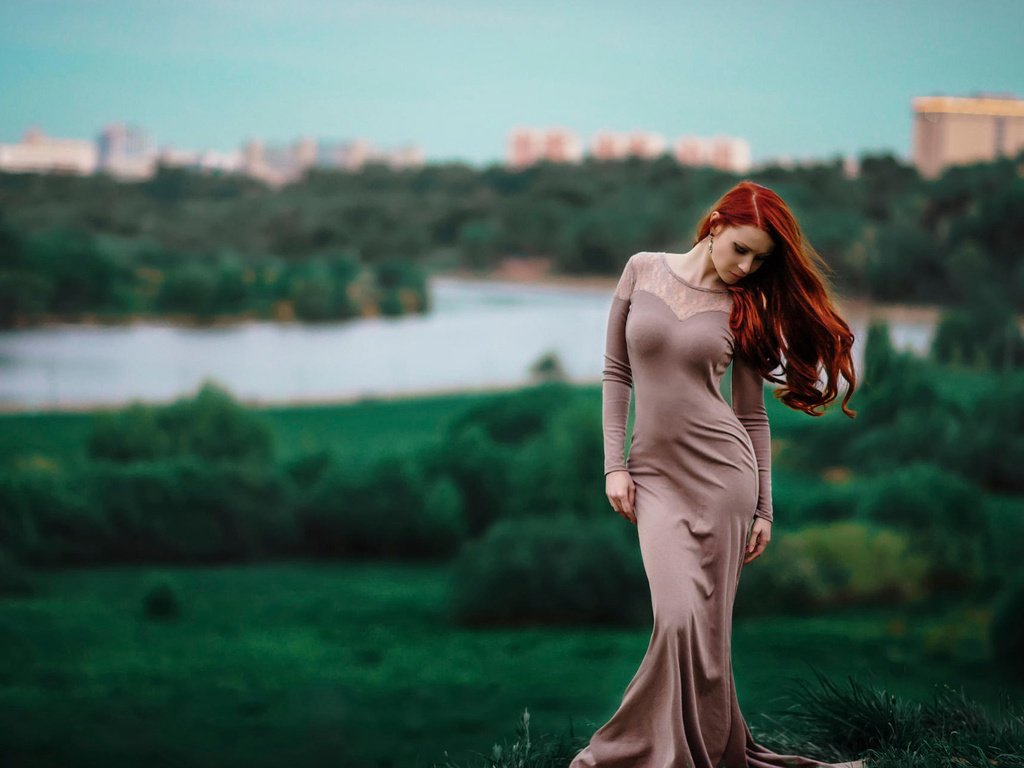 Обои природа, девушка, настроение, платье, рыжая, фигура, боке, nature, girl, mood, dress, red, figure, bokeh разрешение 1920x1200 Загрузить