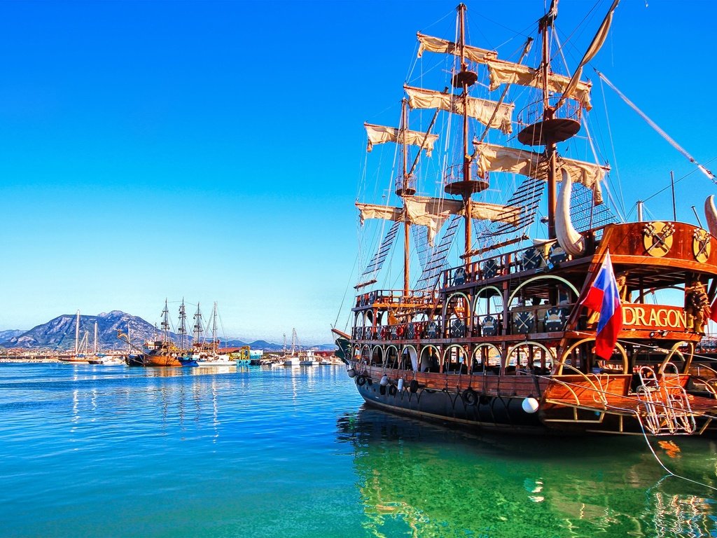 Обои парусный корабль в порту аланьи, sailing ship in the port of alanya разрешение 2880x1800 Загрузить