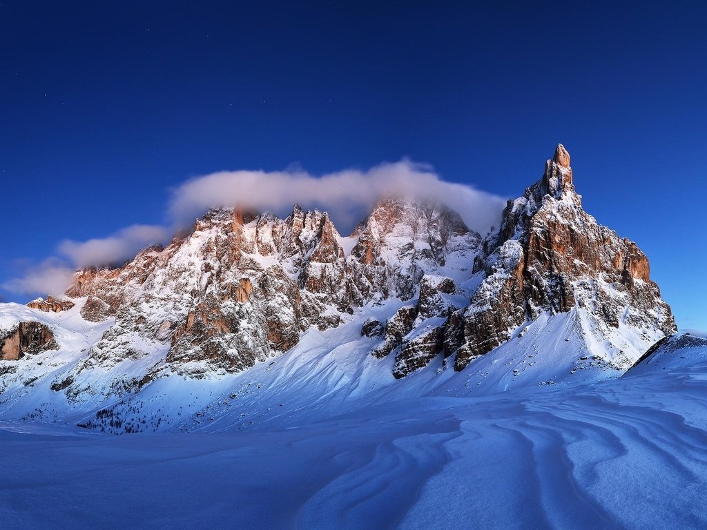 Обои небо, горы, скалы, снег, природа, зима, пейзаж, the sky, mountains, rocks, snow, nature, winter, landscape разрешение 1920x1200 Загрузить