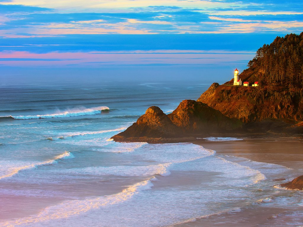 Обои море, маяк, скалистый берег, небо в цветах заката, sea, lighthouse, rocky shore, the sky in the colors of the sunset разрешение 1920x1080 Загрузить