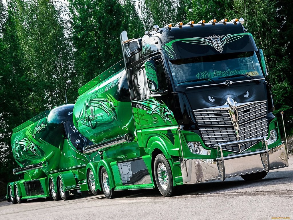 Обои зелёный, грузовик, хром, тягач, green, truck, chrome, tractor разрешение 2048x1536 Загрузить