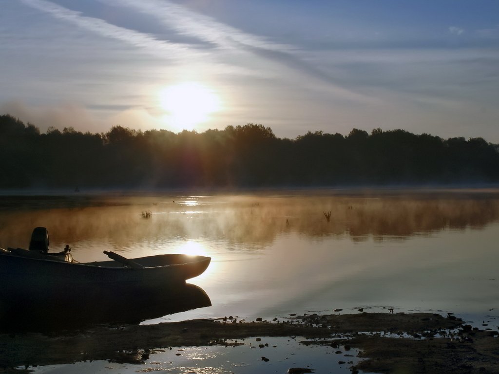 Обои озеро, утро, туман, лодка, lake, morning, fog, boat разрешение 2560x1600 Загрузить