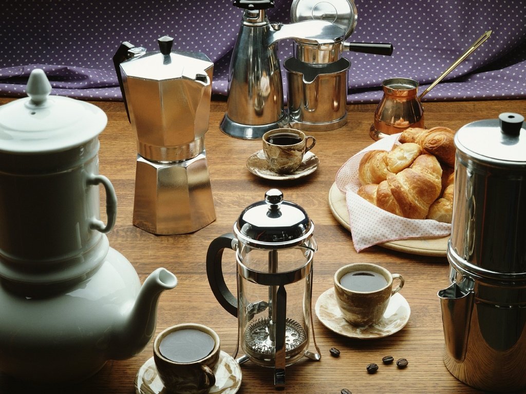Обои стол, кружка, чай, чайник, круассаны, турка, кофемолка, table, mug, tea, kettle, croissants, turk, coffee grinder разрешение 2048x1280 Загрузить