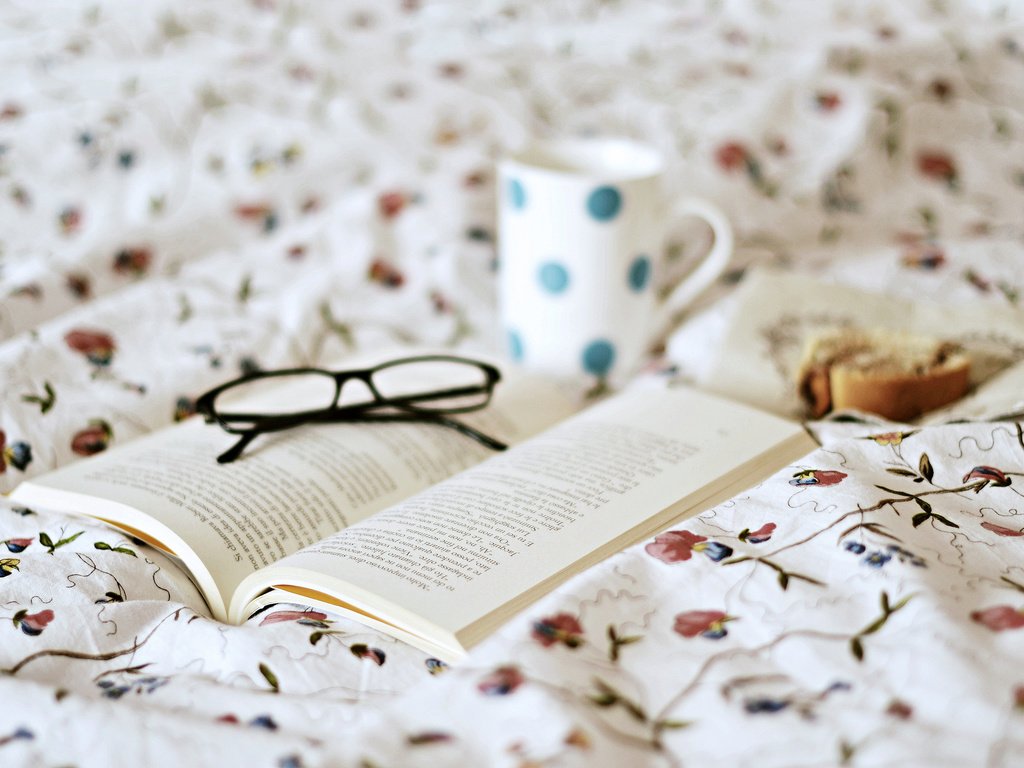 Обои очки, кружка, книга, glasses, mug, book разрешение 2048x1365 Загрузить