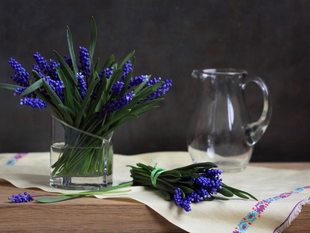 Обои цветы, букет, синие, натюрморт, мускари, flowers, bouquet, blue, still life, muscari разрешение 1920x1281 Загрузить