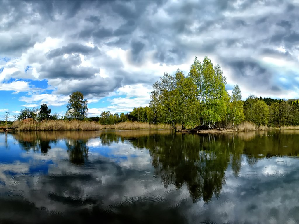 Обои небо, облака, деревья, вода, озеро, отражение, пейзаж, the sky, clouds, trees, water, lake, reflection, landscape разрешение 1920x1200 Загрузить