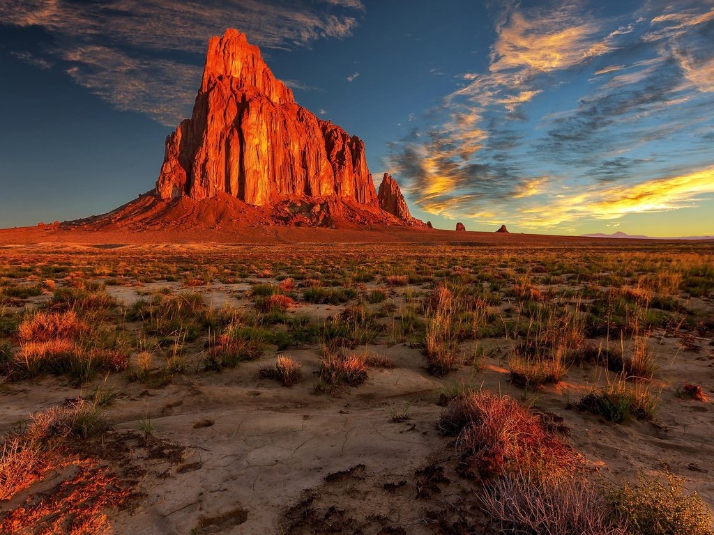 Обои природа, пейзаж, скала, пустыня, нью-мексико, горная порода, rock formation, shiprock peak, скала шипрок, крылатая скала, nature, landscape, rock, desert, new mexico разрешение 2048x1316 Загрузить