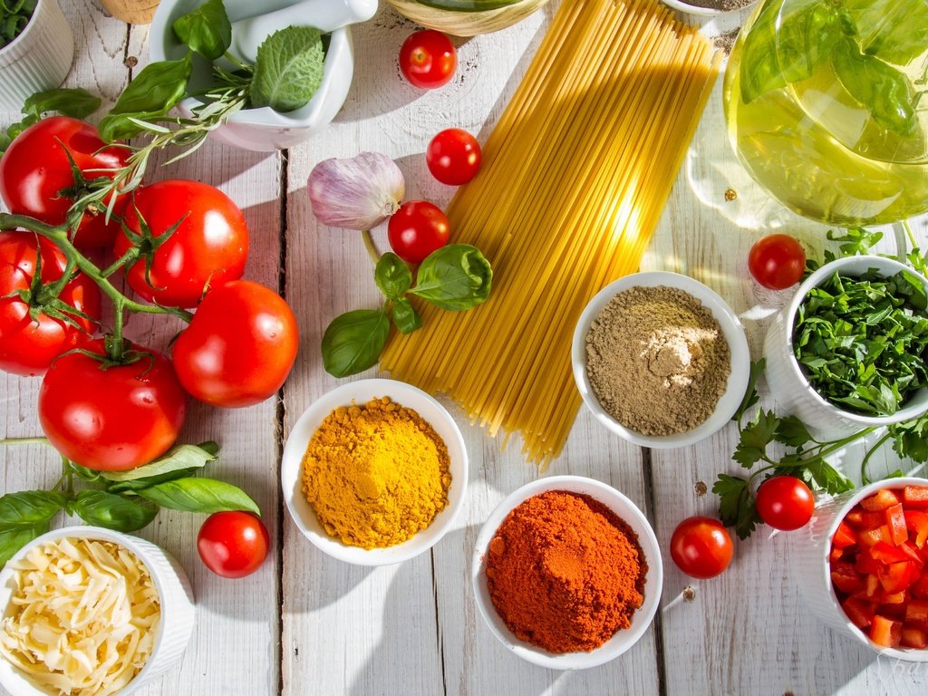 Обои зелень, овощи, помидоры, спагетти, чеснок, специи, greens, vegetables, tomatoes, spaghetti, garlic, spices разрешение 4000x2667 Загрузить